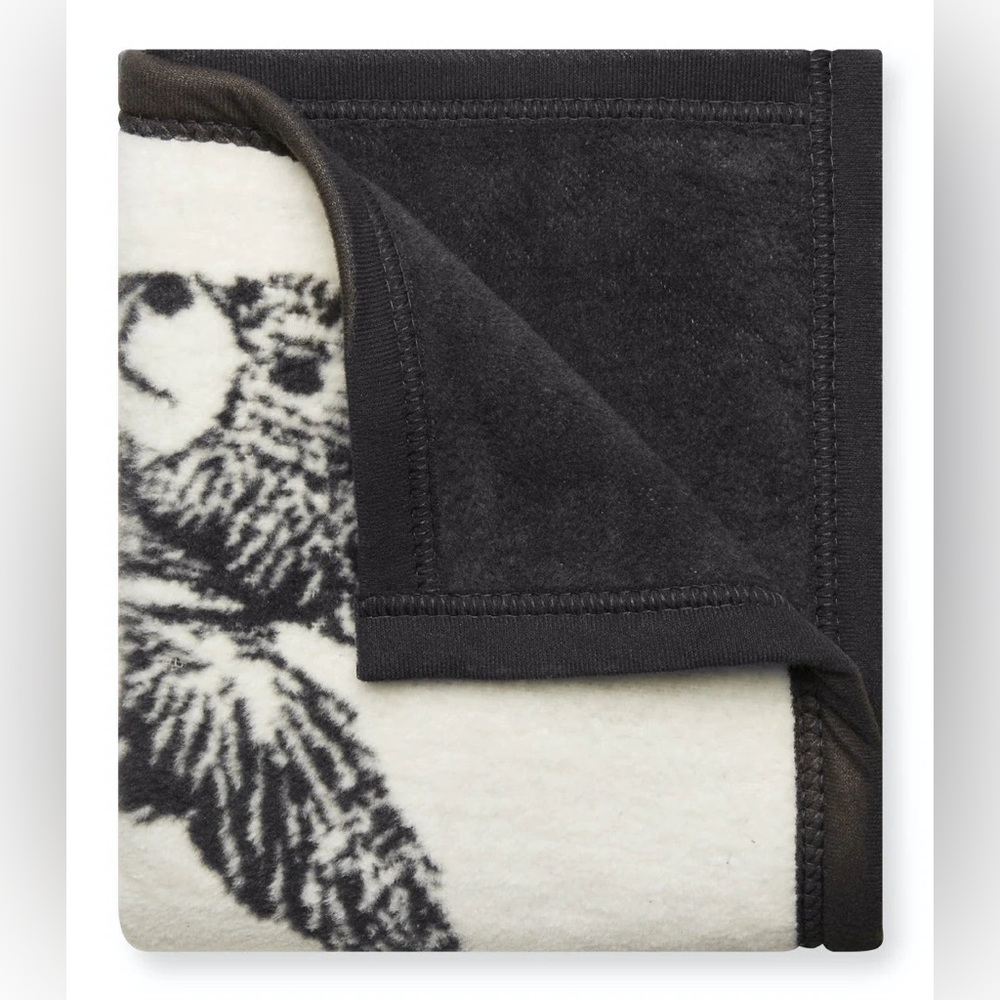 Brand new ChappyWrap Chappy Wrap Corduroy special edition Readers Mini Blanket
